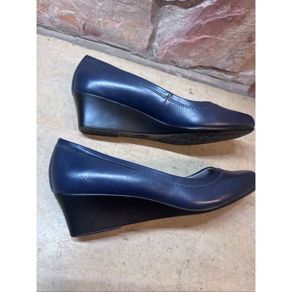 LifeStride Women's Size 10W Navy Groovy Pump Wedge Heel Faux Leather - Picture 9 of 13